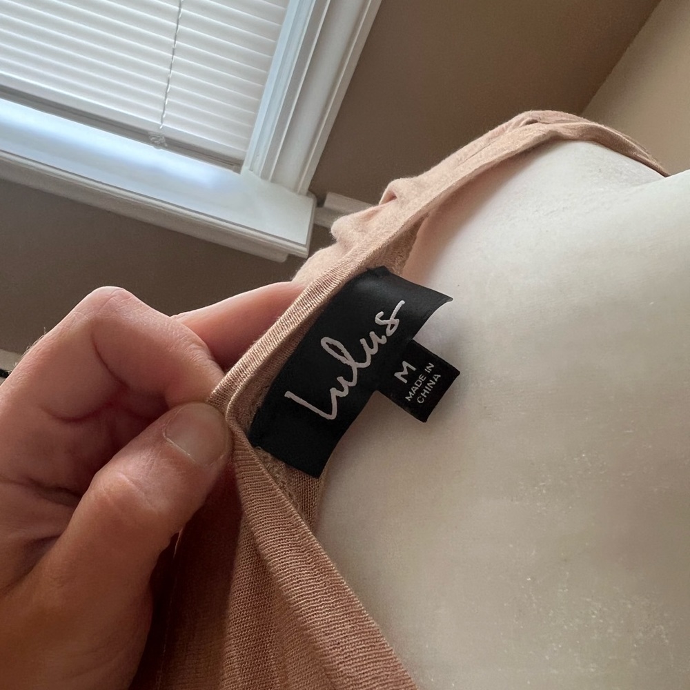 Lulus Ruched Back Top NWT - Picture 3 of 3